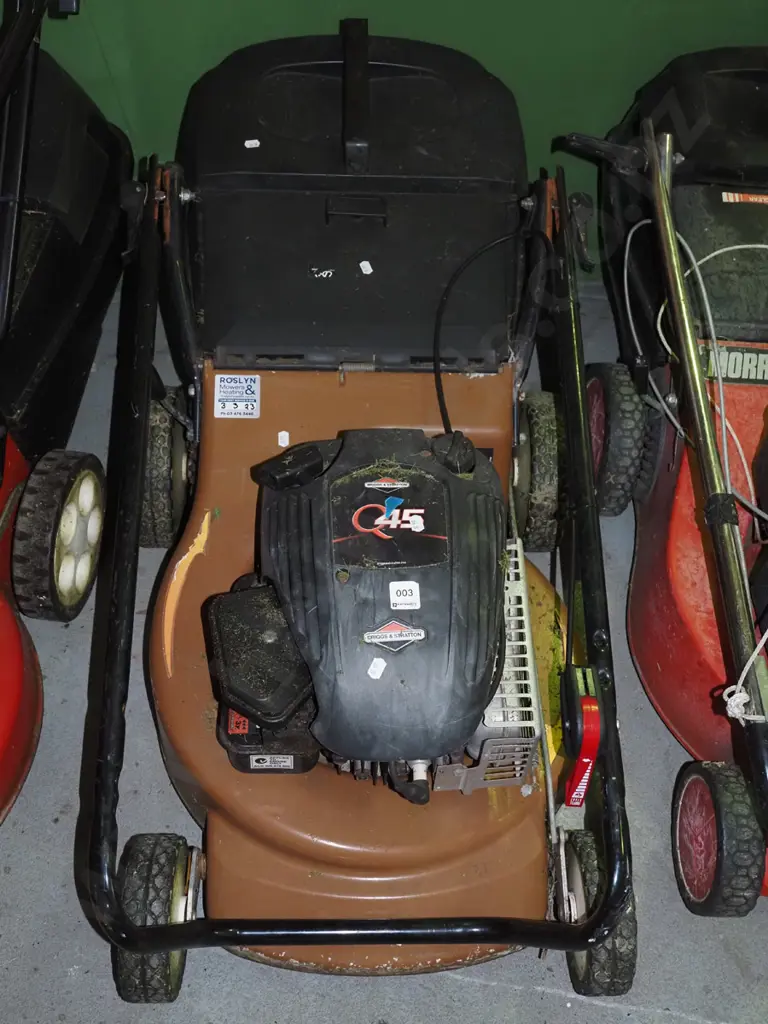 Briggs & Stratton 4 stroke motor mower Image 1++