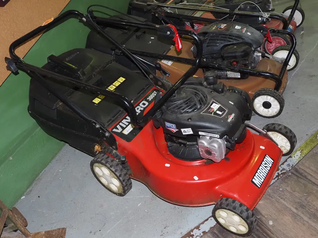 Morrison lawn motor with Briggs & Stratton 4 stroke engine Image 1++