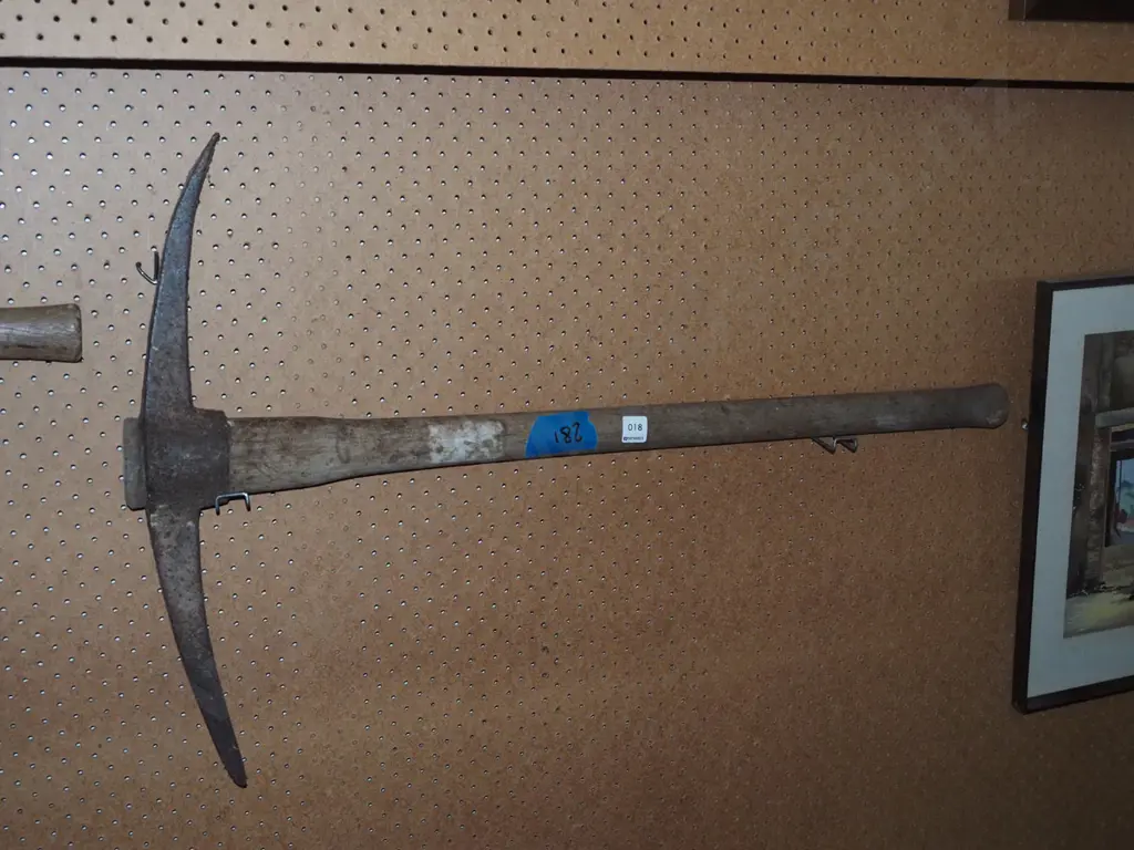 pick axe Image 1++