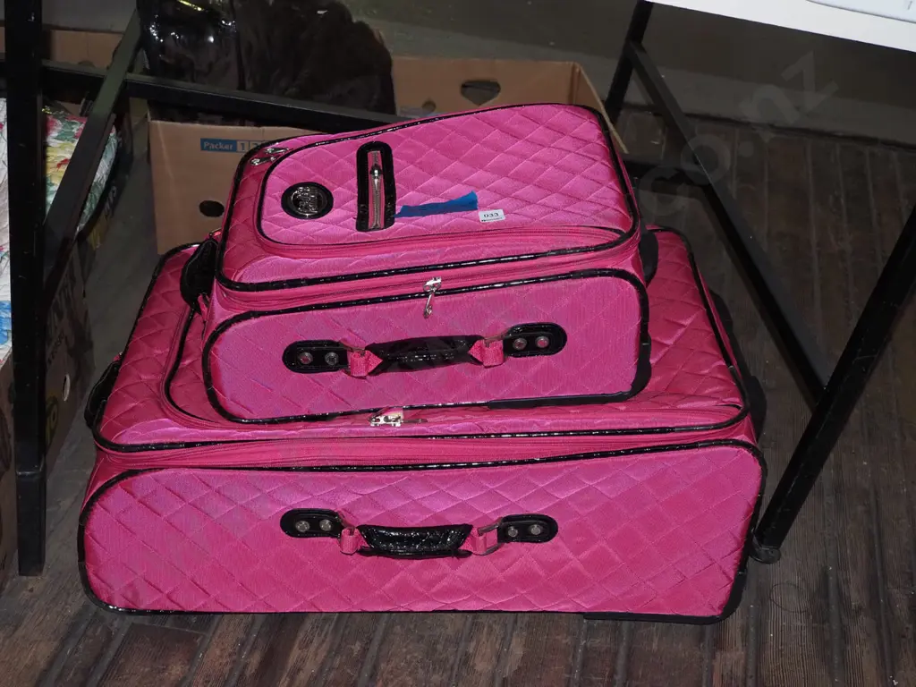 large and small pink suitcases Image 1++