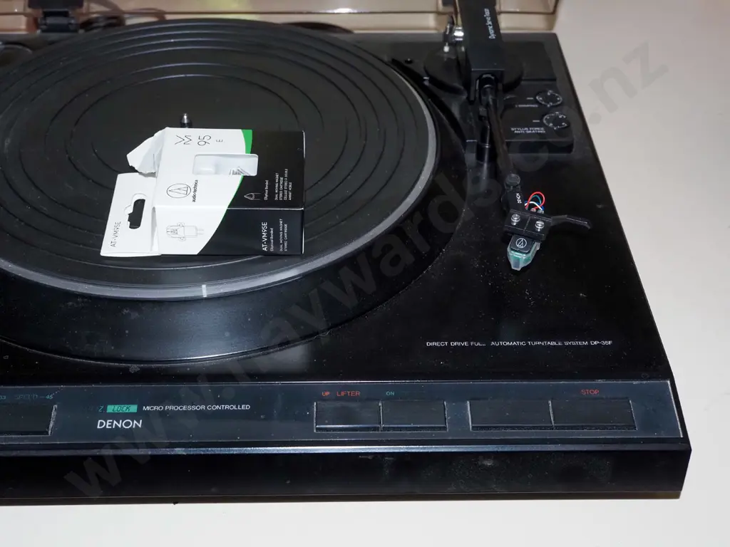 Denon turntable, Onkyo receiver, amplifier, 2x bookcase speakers Image 1++