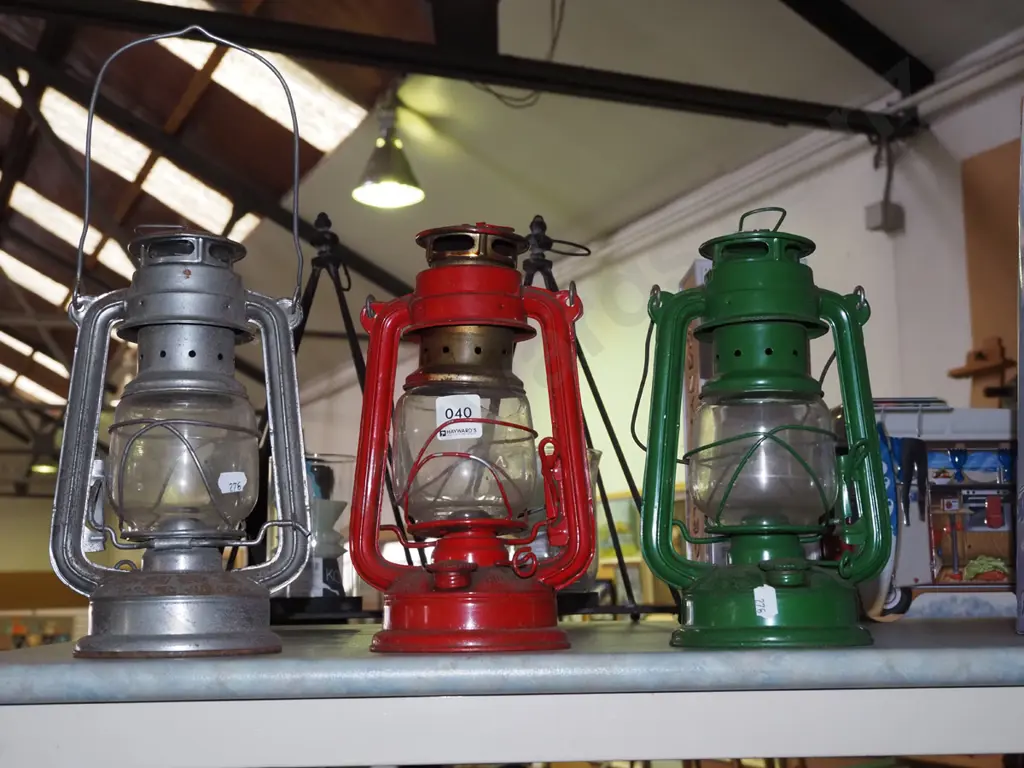 3x small hurricane lanterns Image 1++