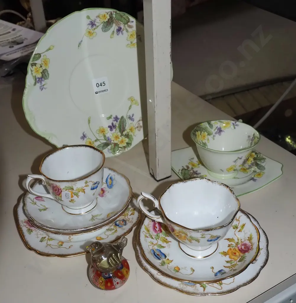 studio glass bird, cups, saucers, plates Image 1++