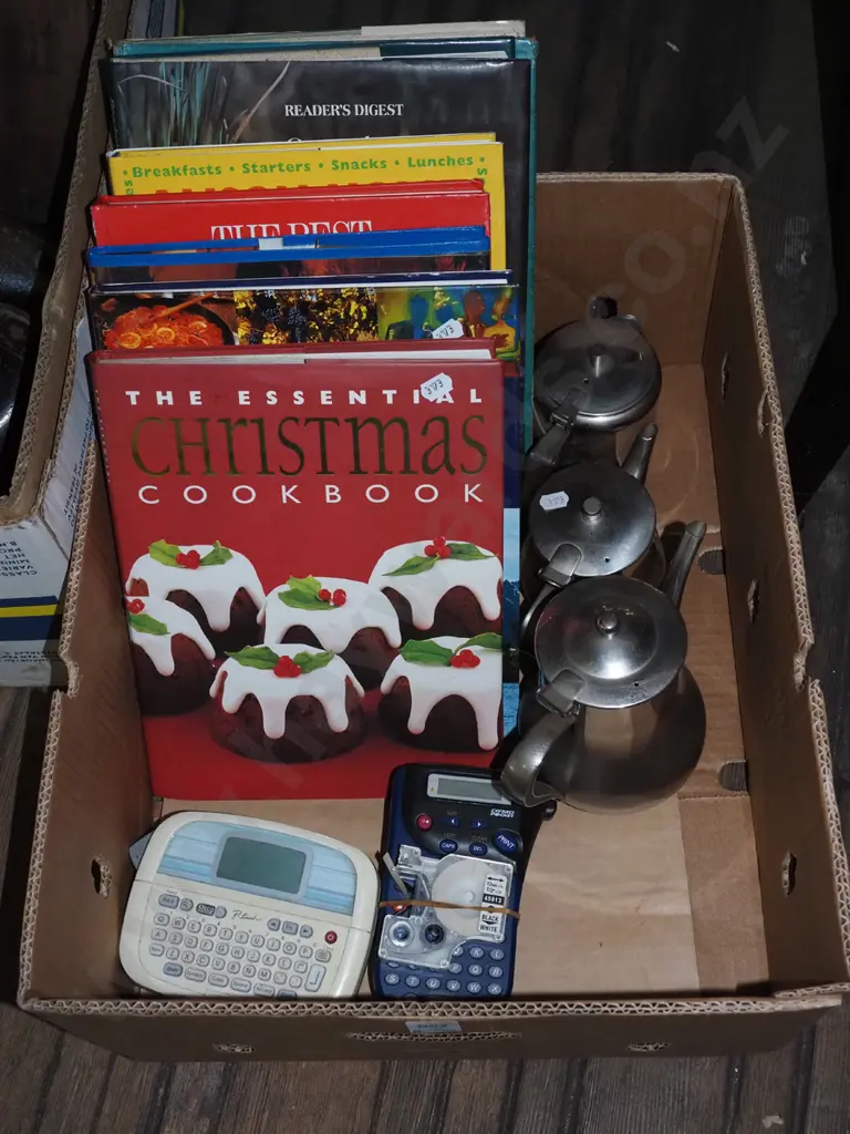 box; cookbooks, label makers, teapots etc Image 1++
