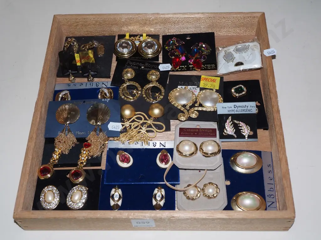 various clip on earrings and tray Image 1++