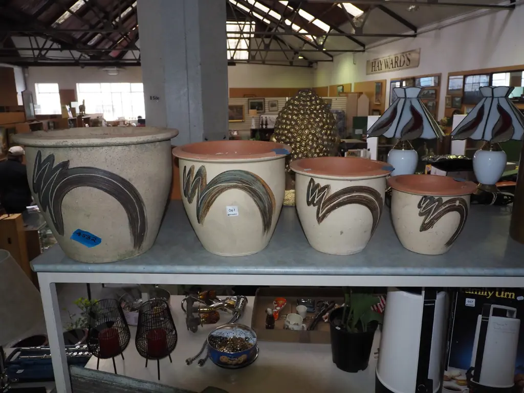 4x graduated garden planters Tallest H300 Image 1++