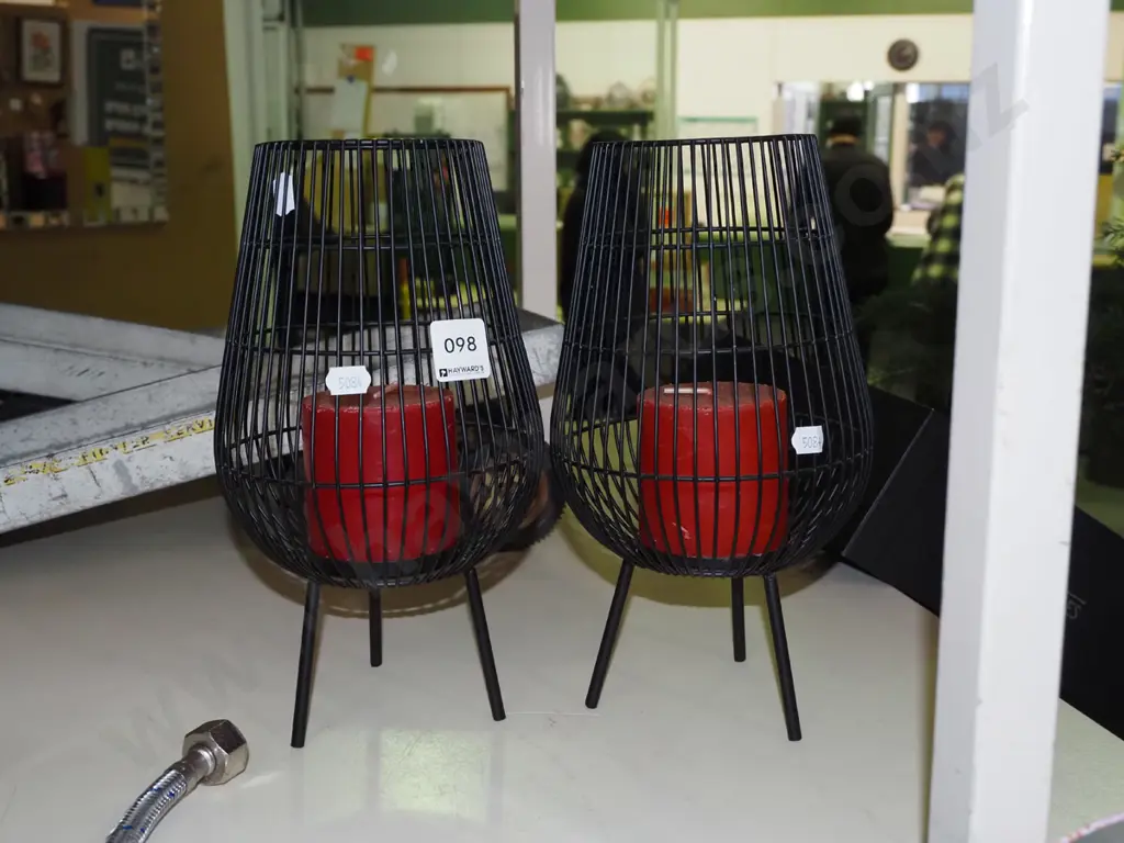 2x candles in wire basket  H280 Image 1++