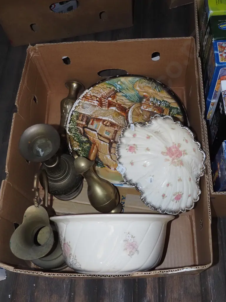 box; wall charger, footed bowl, brass vases etc Image 1++