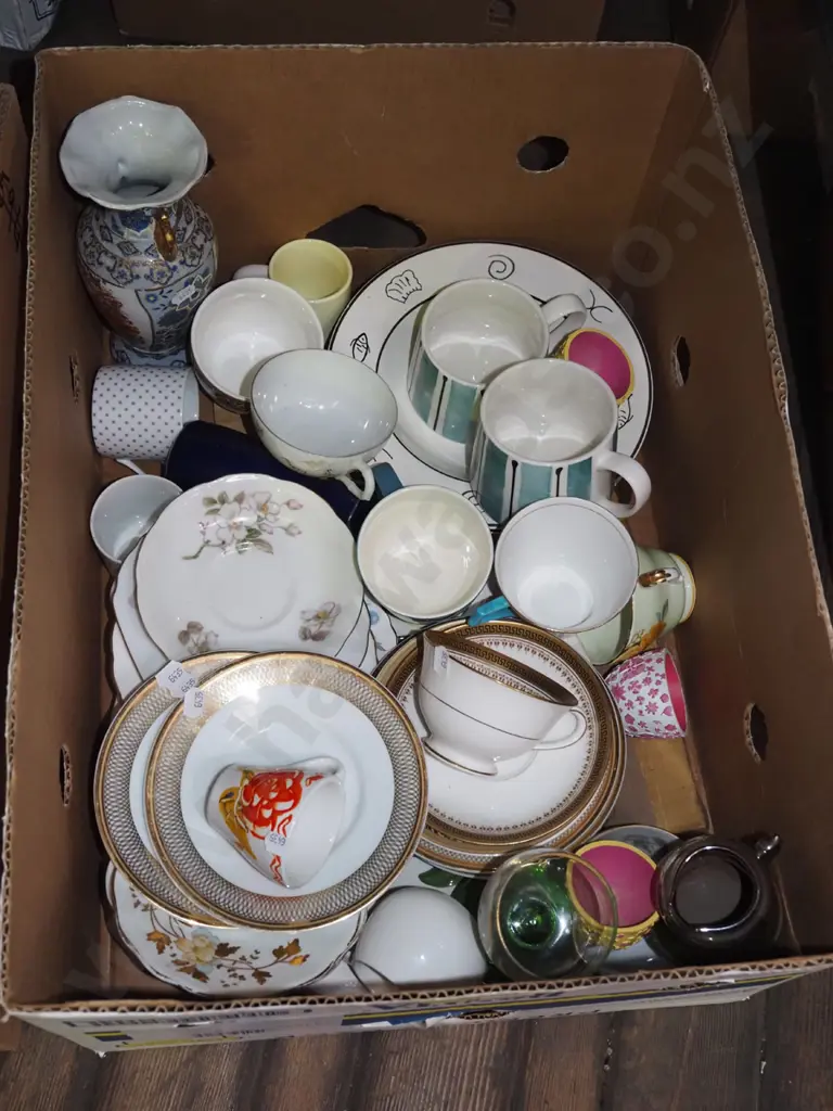 box; cups, saucers, plate, vase etc Image 1++