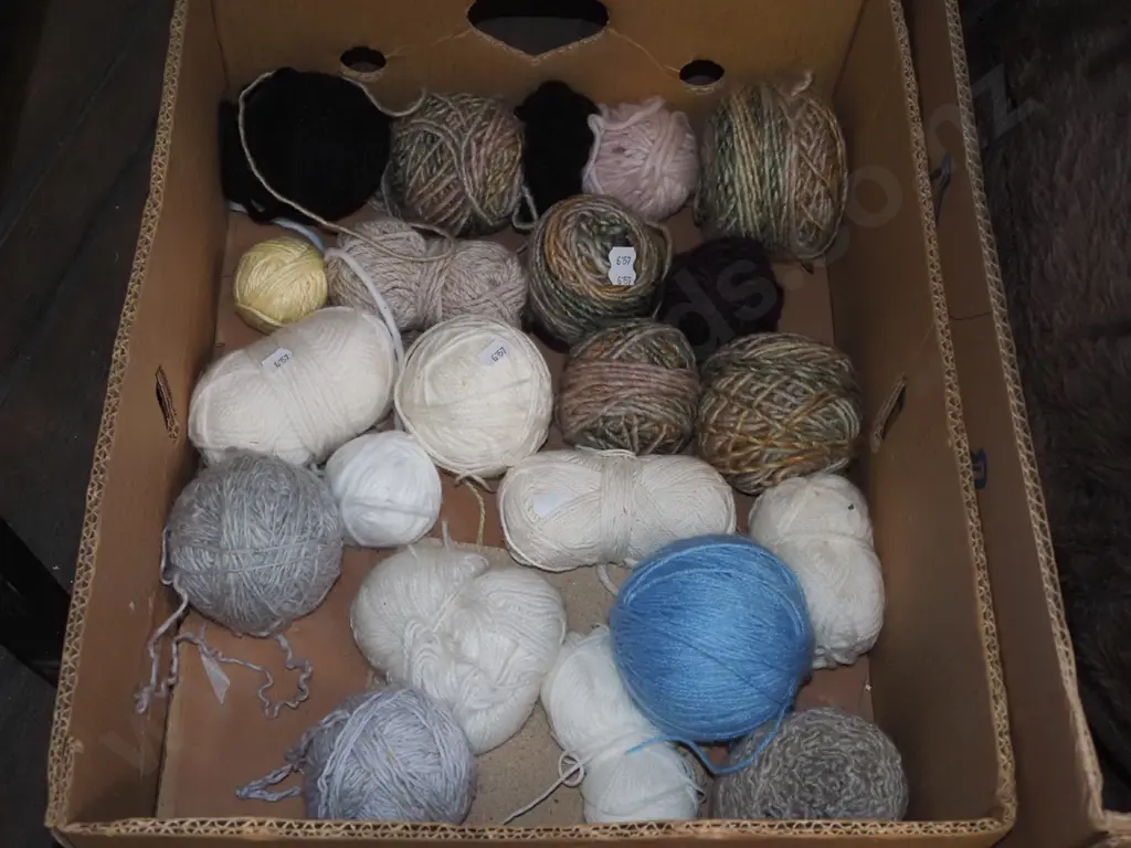 box; knitting yarns Image 1++