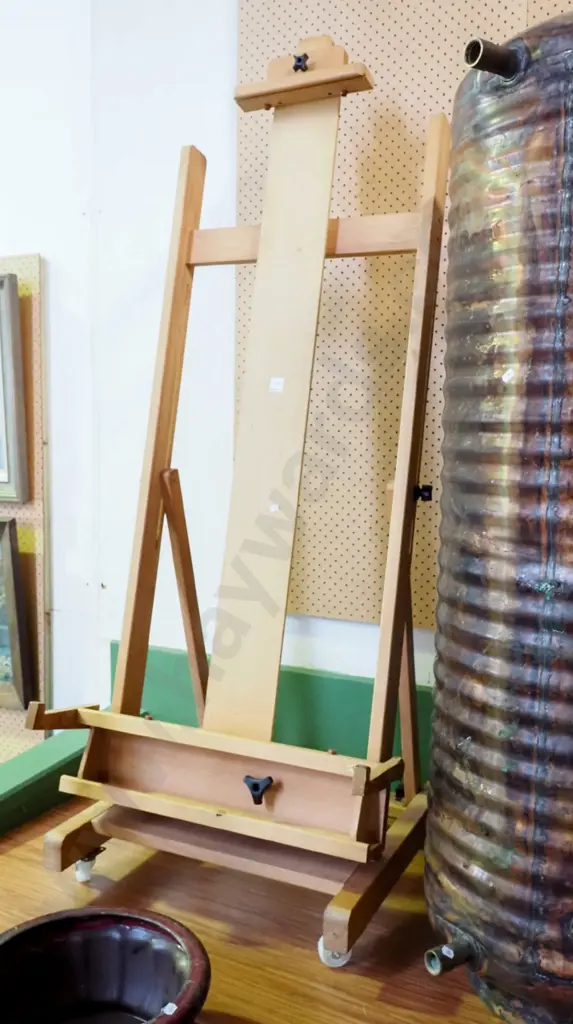 Bonfill easel on casters H1600 Image 1++