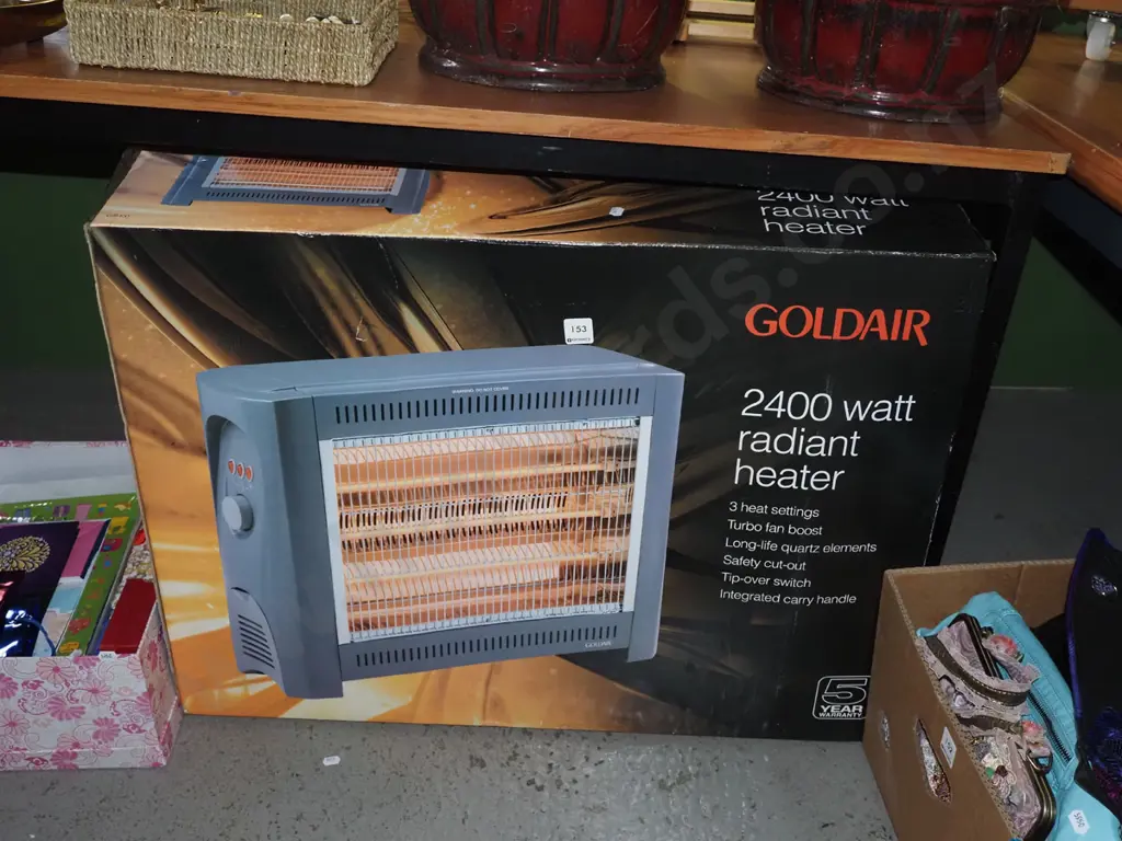 boxed Goldair 2400W radiant heater Image 1++