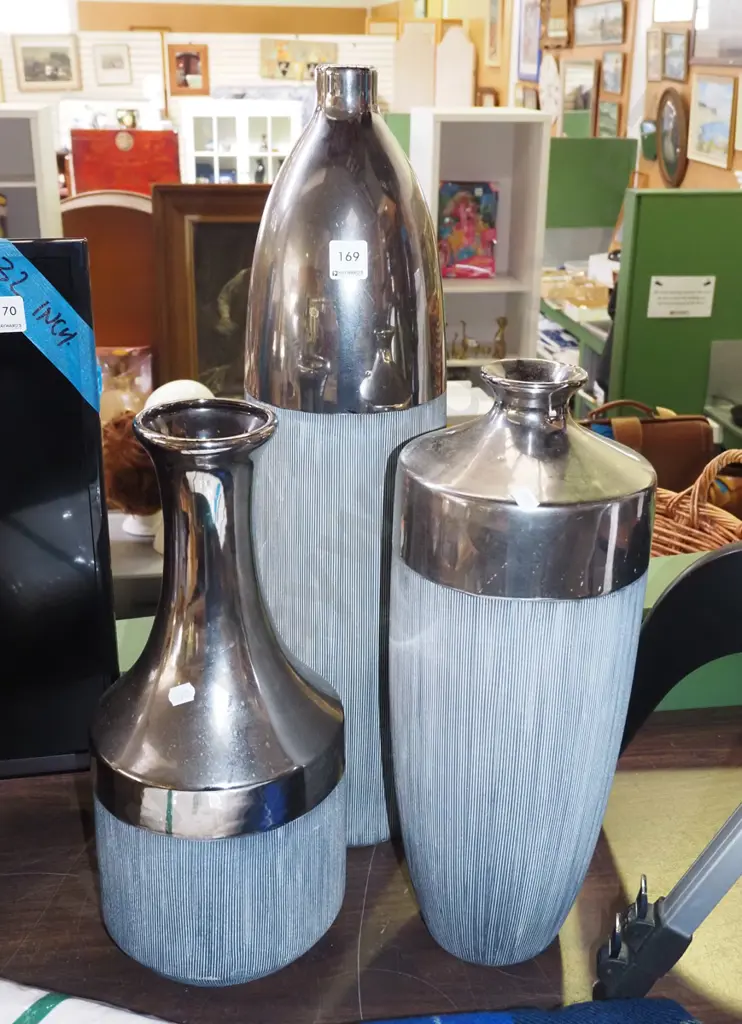 3x ceramic and chrome vases Tallest H+600 Image 1++