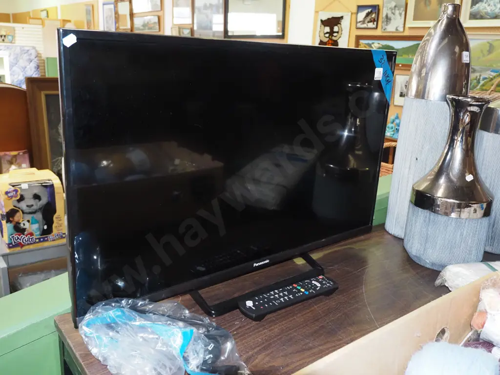 Panasonic 32' smart TV Image 1++