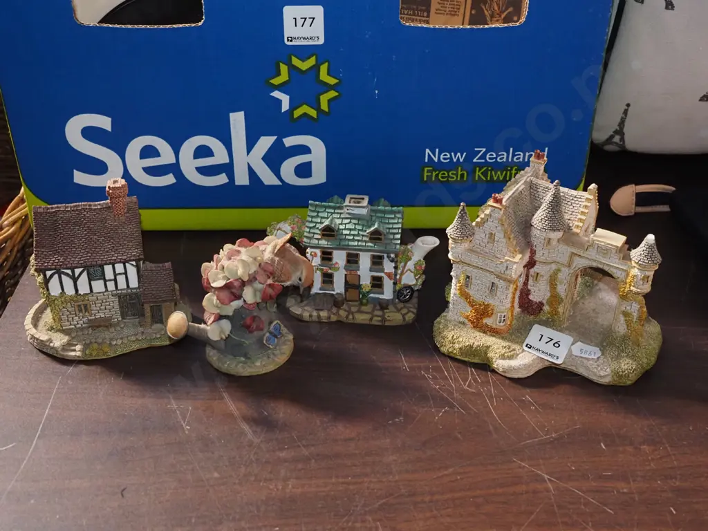 miniature castle, cottages etc Image 1++