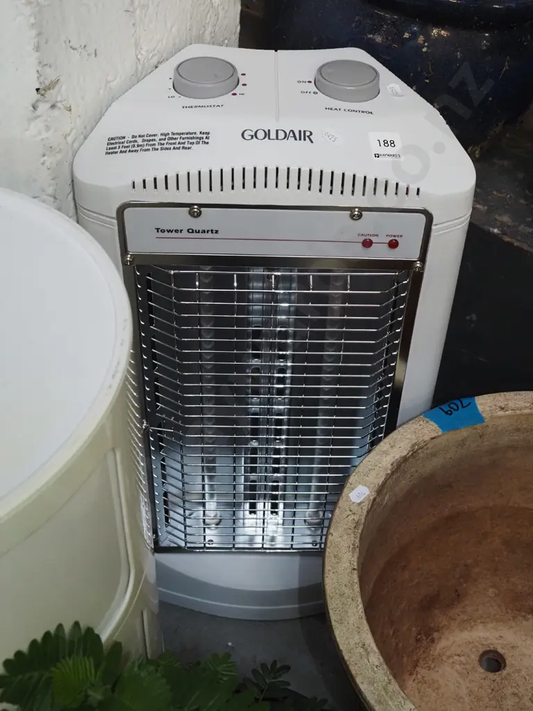 Goldair Tower Quartz heater Image 1++