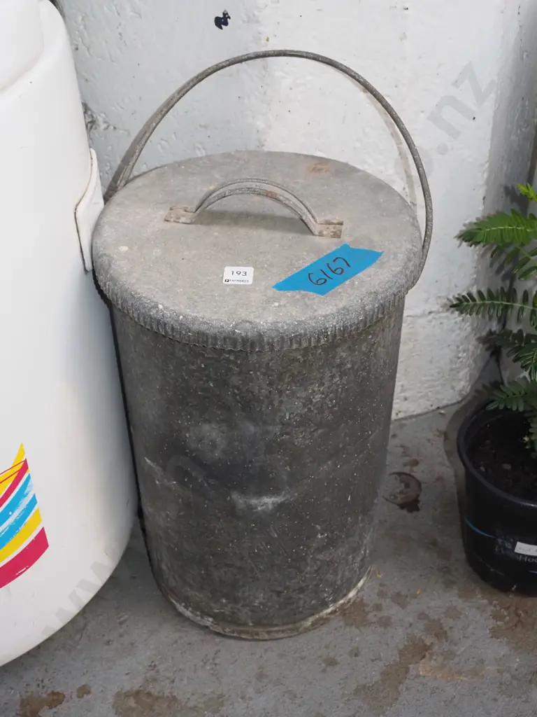 galvanised lidded ash can H460 Image 1++
