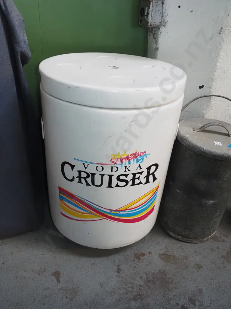 Vodka Cruiser promotional ice bucket/sum umbrella stand H700 Diam500 Image 1++