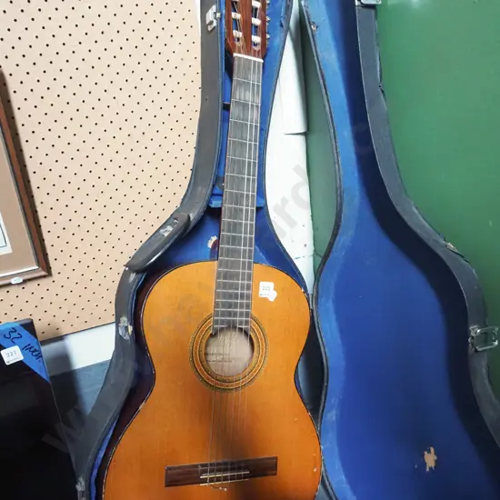 Suzuki acoustic guitar in hard carry case