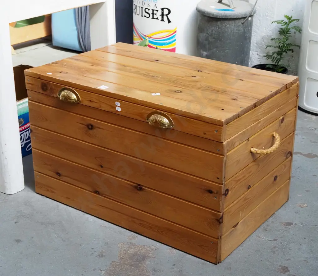 solid pine blanket box H450 W750 D480 Image 1++