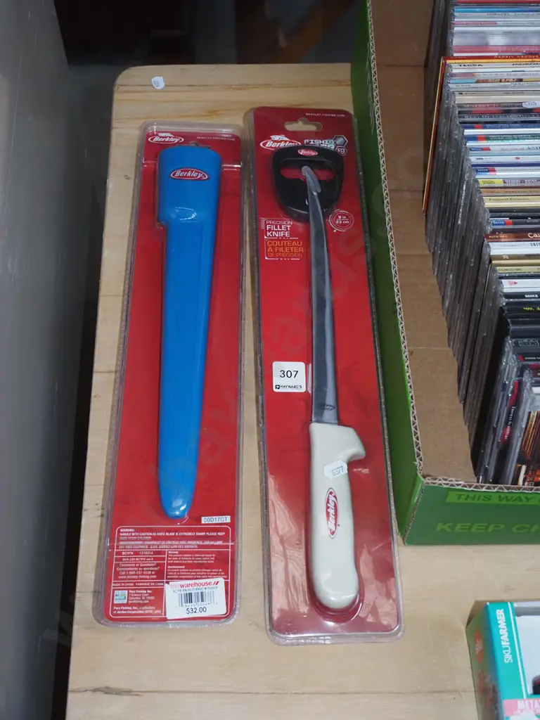 2x fishing filleting knives  Image 1++