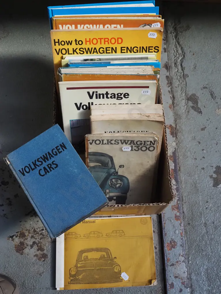 box; VW car books, manuals Image 1++
