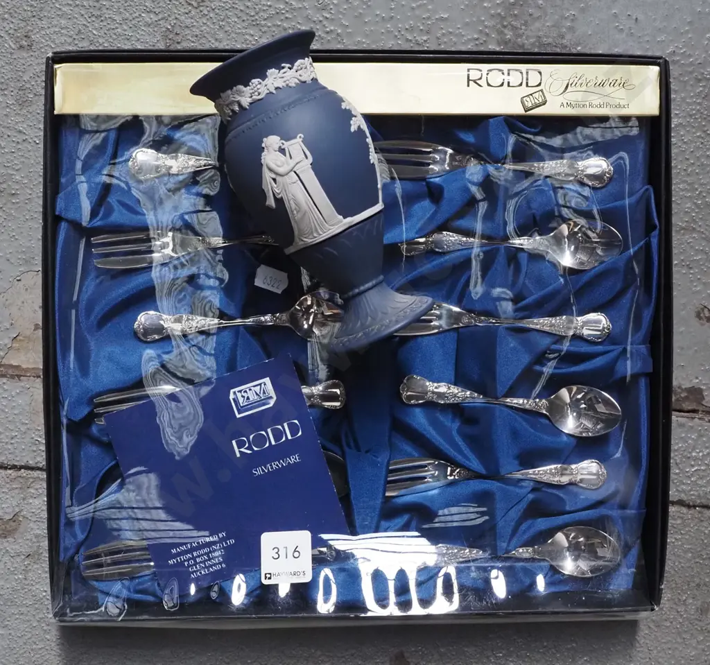 cased Rodd cutlery and a small jasperware vase H140 Image 1++