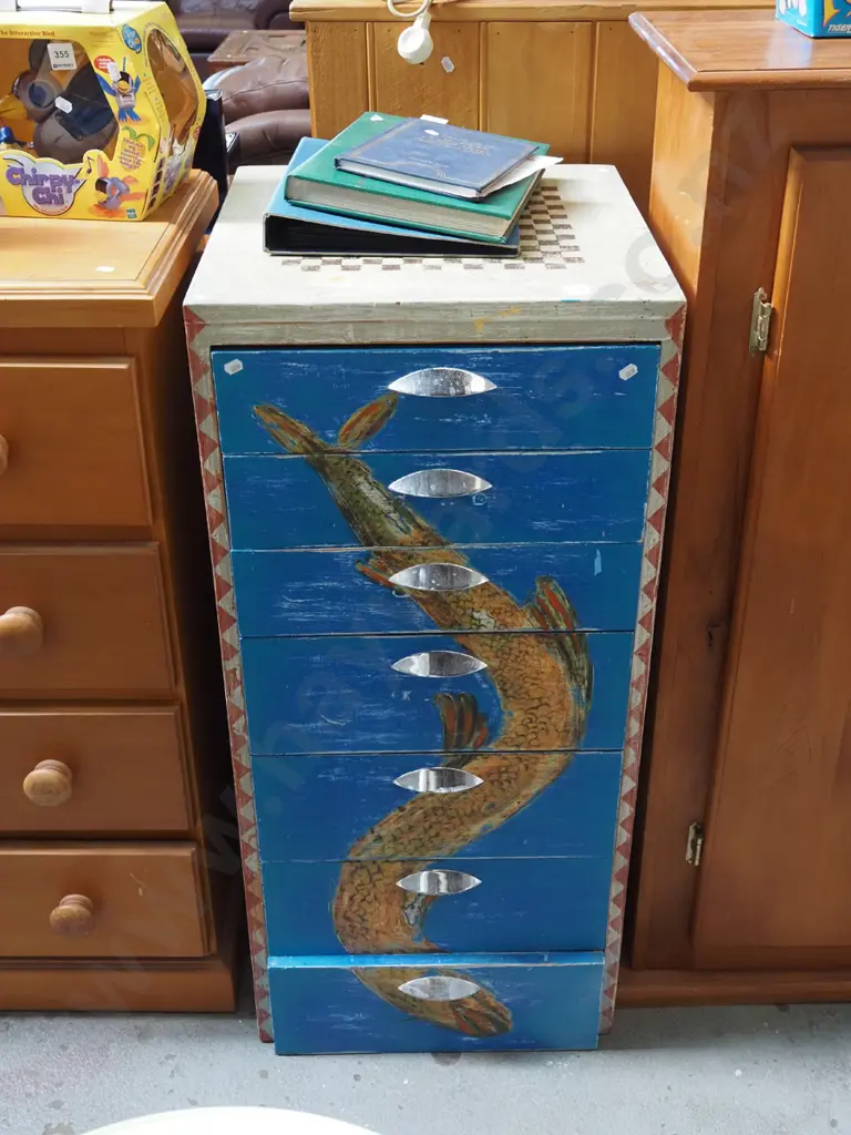 hand painted 8 drawer pine chest H1000 W460 D485 Image 1++