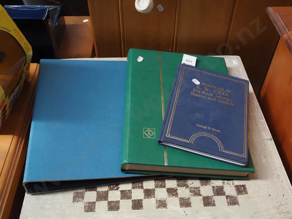 2x stamp albums, book on tokens and medals Image 1++