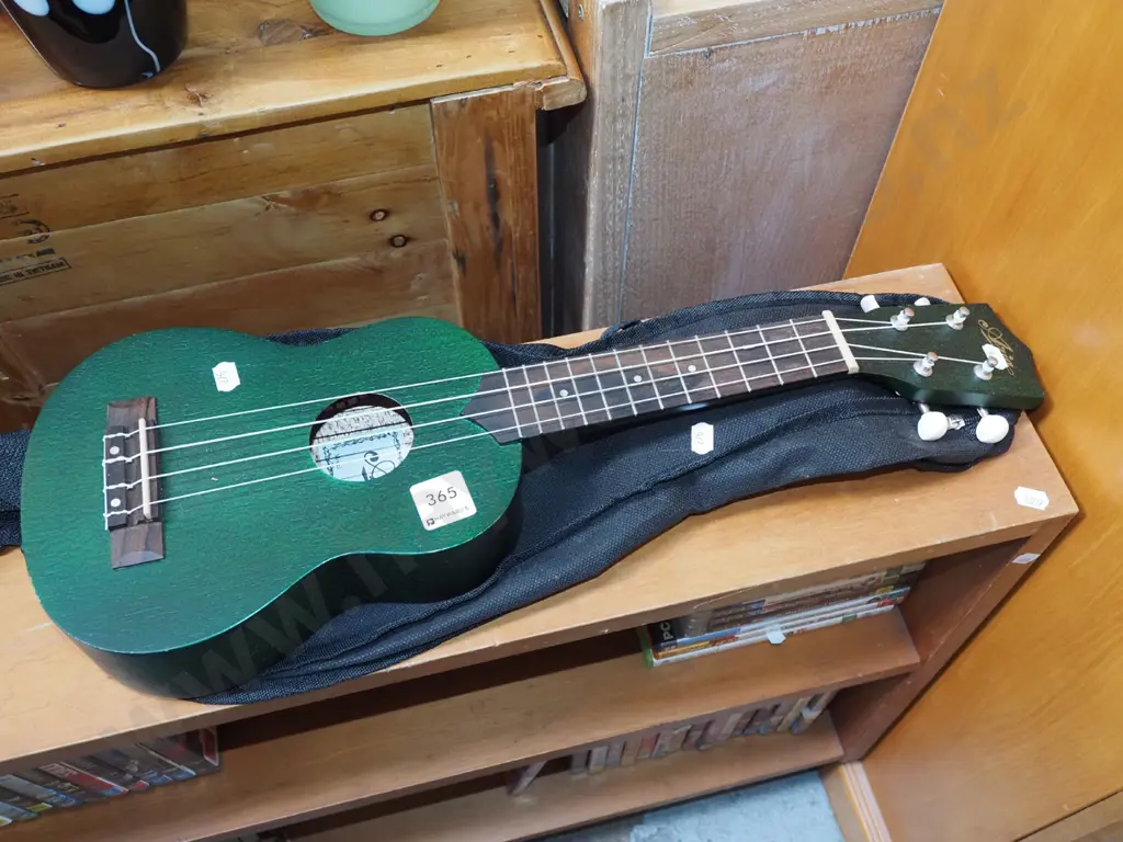 Aria ukelele Image 1++