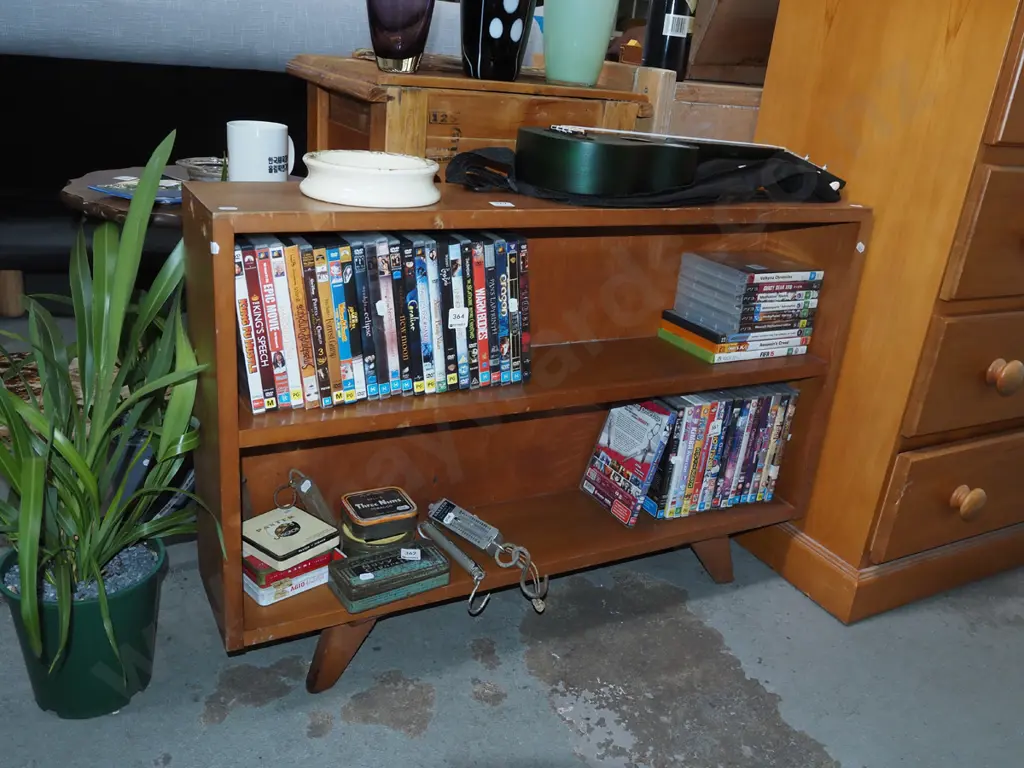 small rimu bookcase H630 W920  Image 1++