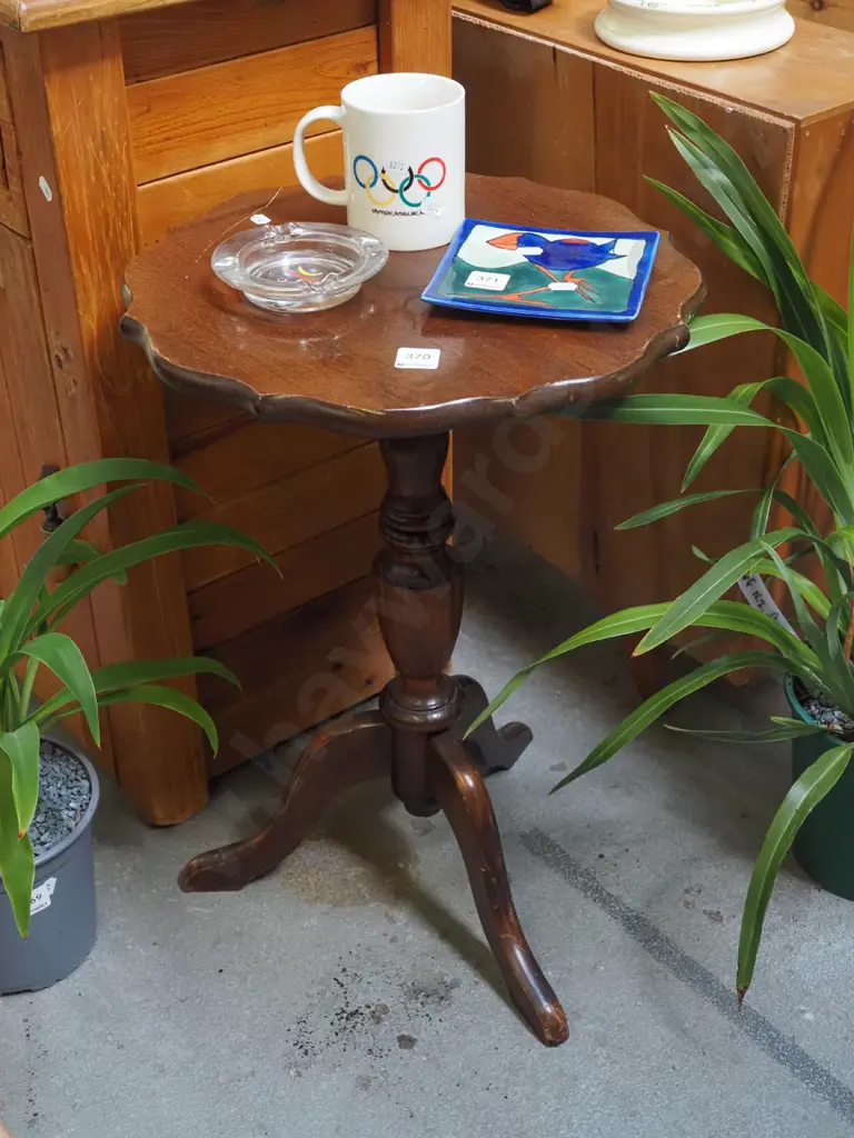 wine table Image 1++