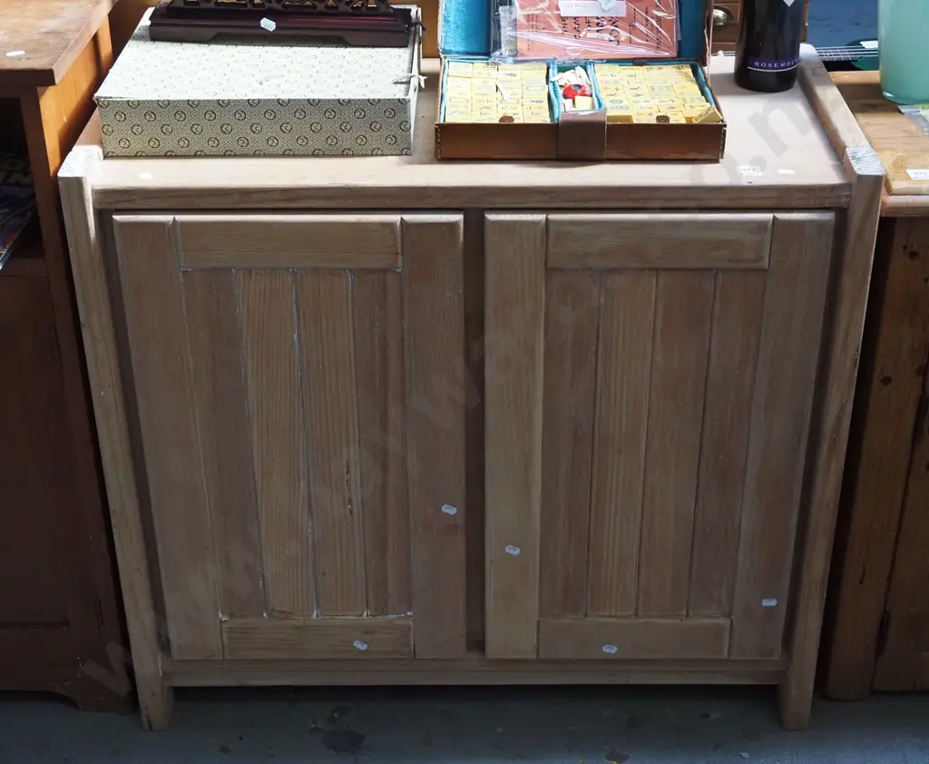 solid pine 2 door cabinet H770 W855 D400 Image 1++