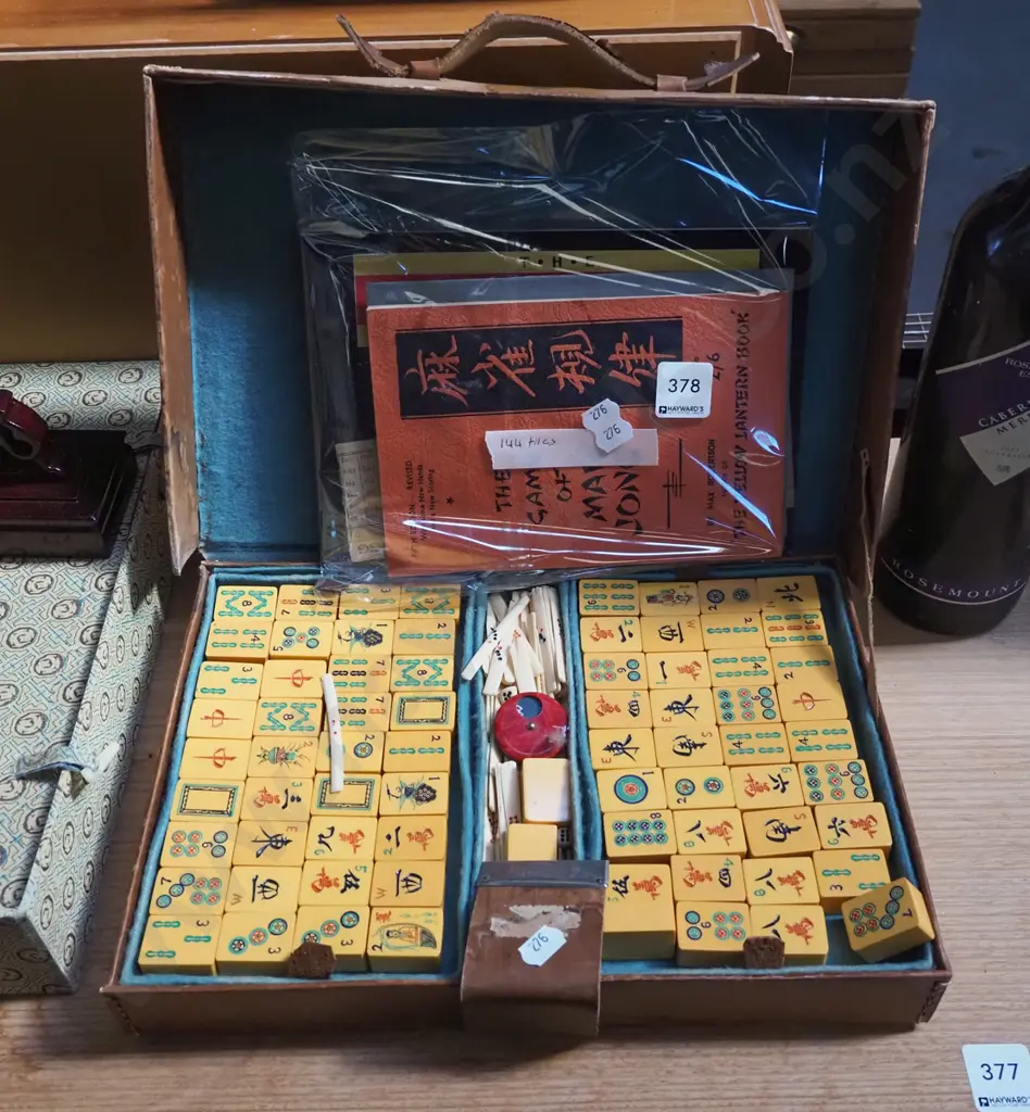 leather cased mahjong set Image 1++