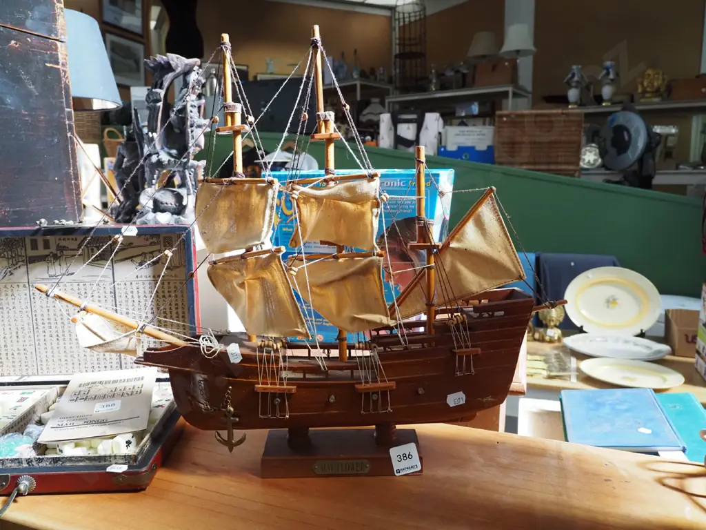 wooden model of the May Flower H420 Image 1++