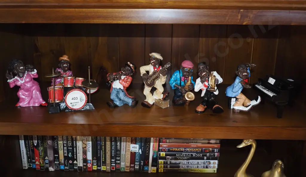 shelf of jazz band figurines H150 Image 1++