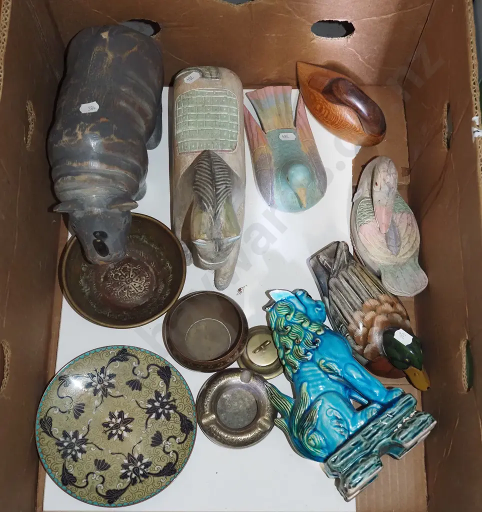 box; various figurines, bowl etc Image 1++