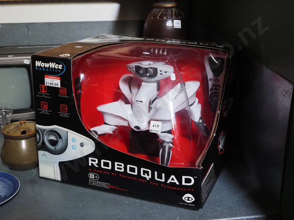 boxed  Robo Quad robot - damage to box Image 1++