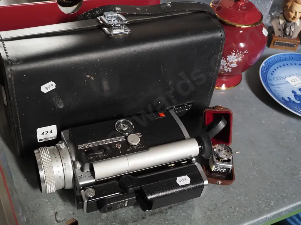 cased Minolta 8mm cine camera Image 1++
