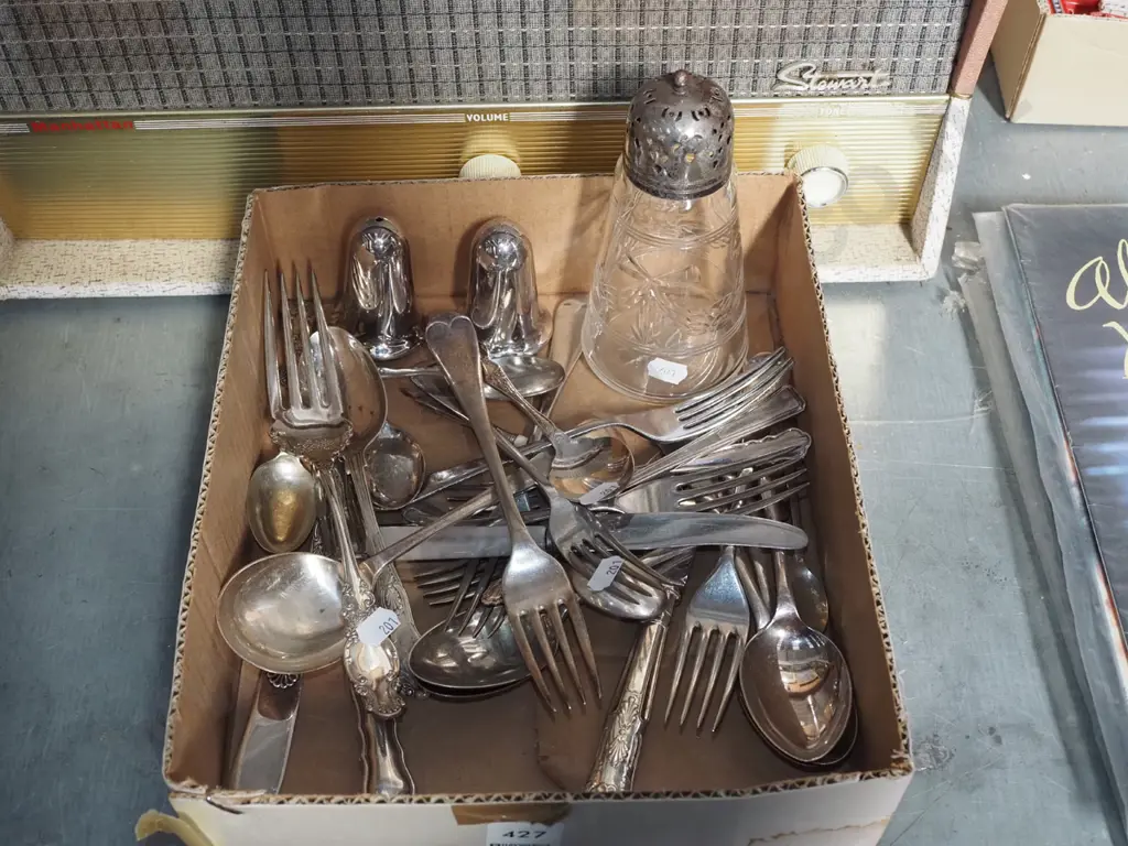 box of cutlery etc Image 1++