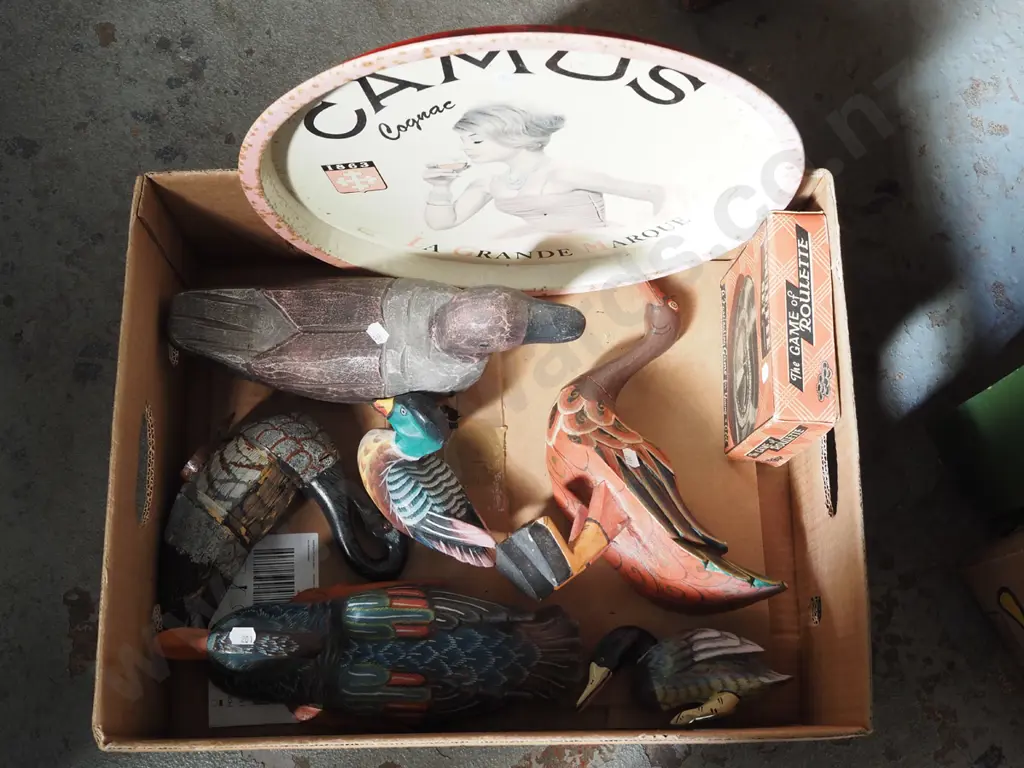 box; wooden ducks, tray etc Image 1++