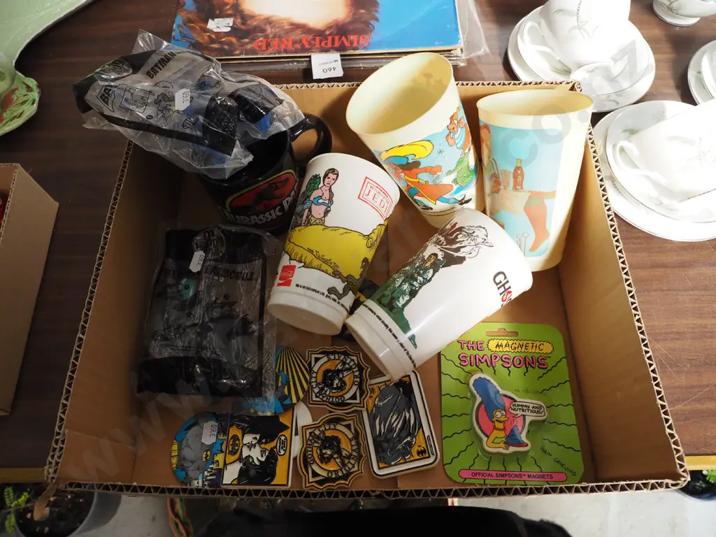 box; Batman figurines, 1980s plastic tumblers etc Image 1++