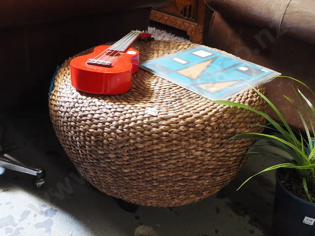 woven seagrass ottoman Image 1++