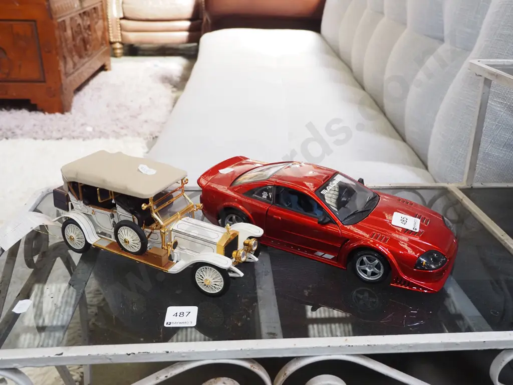 2x diecast model vehicle Image 1++
