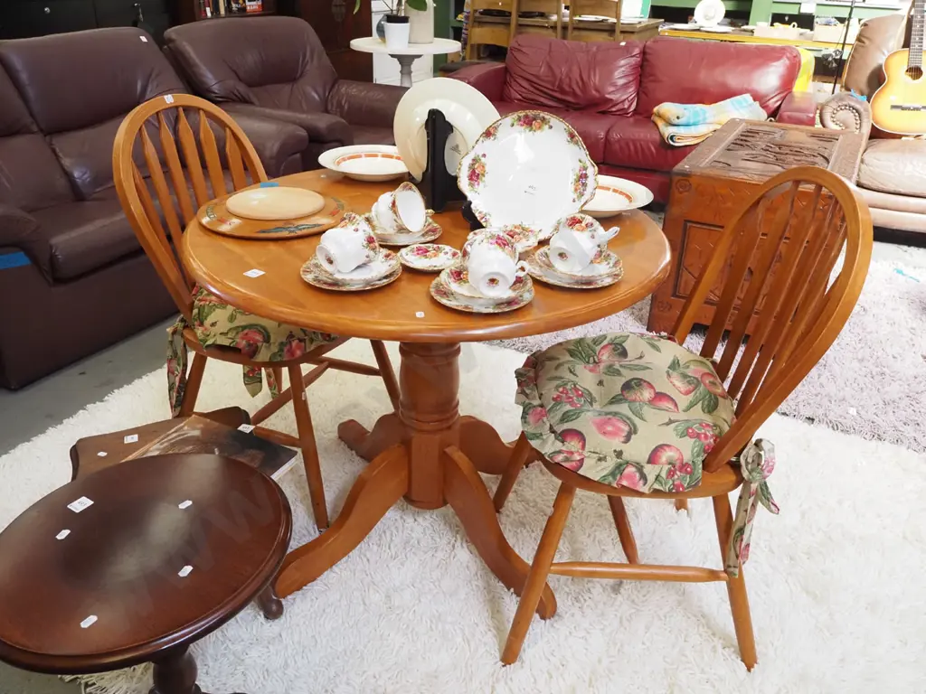 Indonesian rubber wood pedestal table with 2 matching chairs - fruit themed cushions Image 1++
