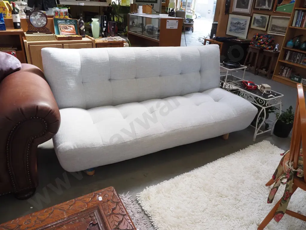 grey deep buttoned contemporary divan bed  - excellent condition Image 1++