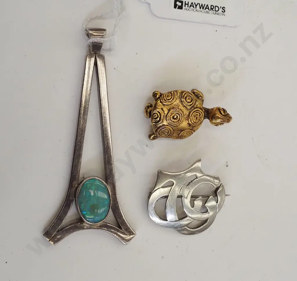 pendant, brooches Image 1++