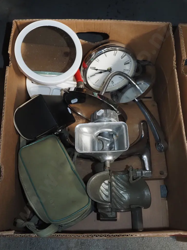 box; mincer, slide projector, wall clock etc Image 1++