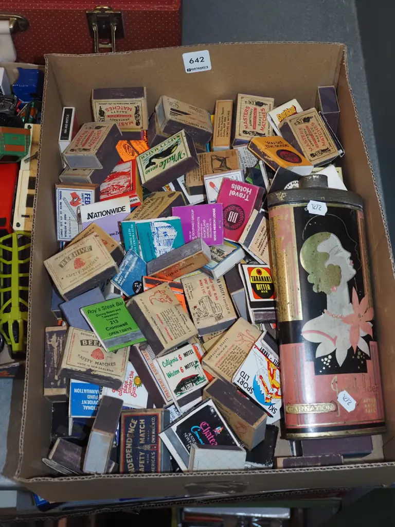 box; various matchboxes Image 1++