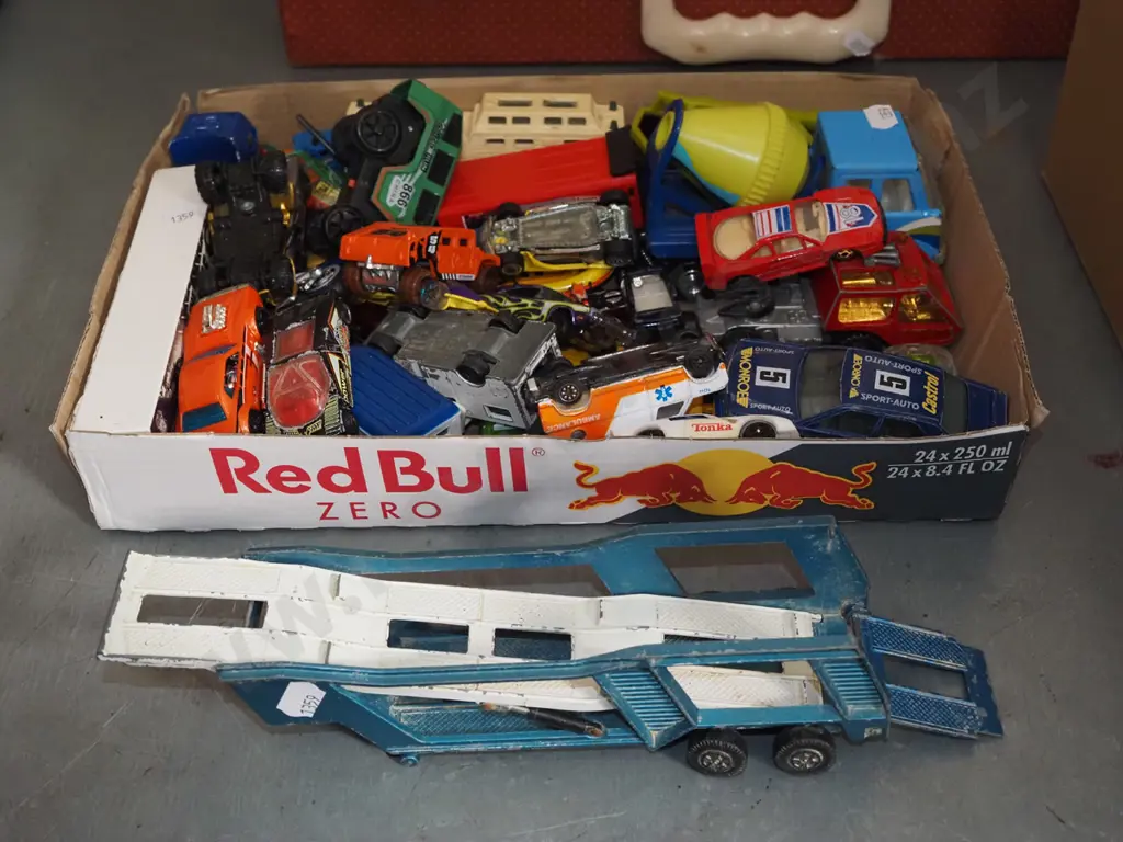 box; toy vehicles Image 1++
